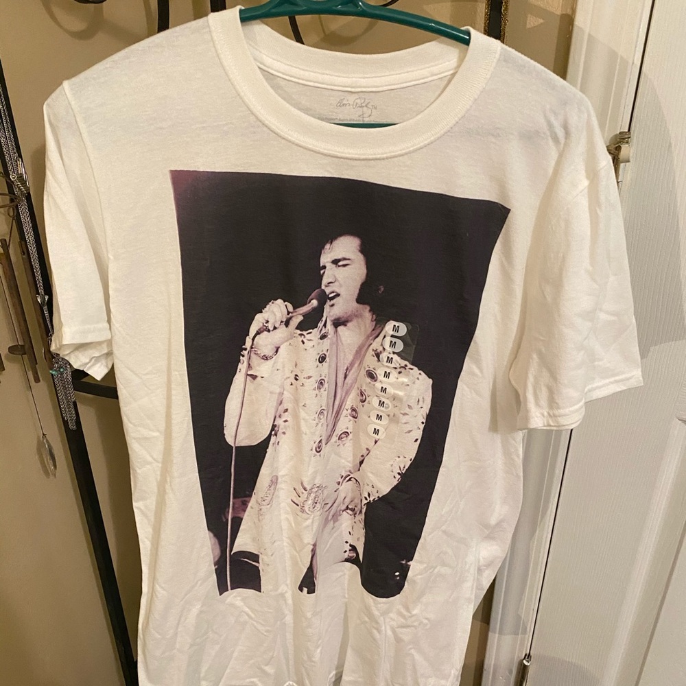 Elvis T-shirt Size Medium NWT